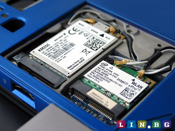 DELL Latitude E4300 Лаптоп в син цвят