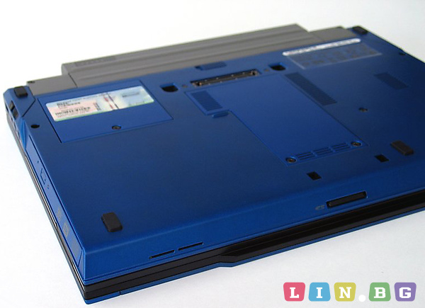 DELL Latitude E4300 Лаптоп в син цвят